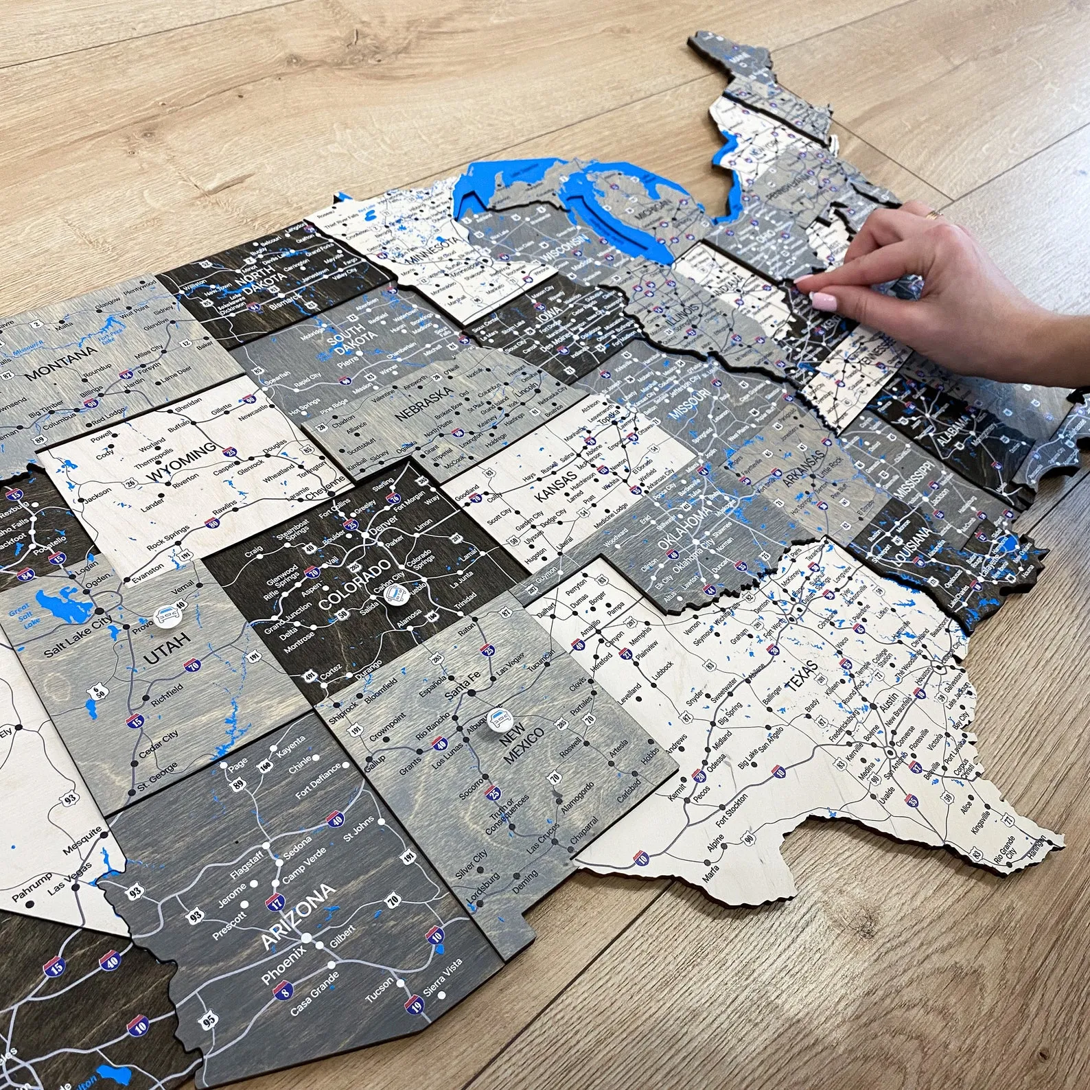 Color Printed Wooden USA Map With Rivers And Lakes Detail - Image 2